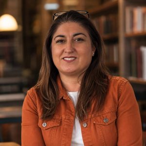Magdalena Piñero, responsable de la librería Casa Cristiana Emanuel en Madrid