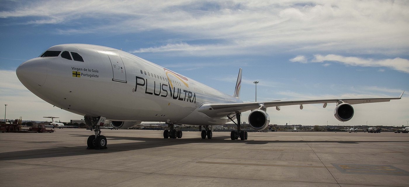 Airbus A340 de Plus Ultra Líneas Aéreas estacionado en pista