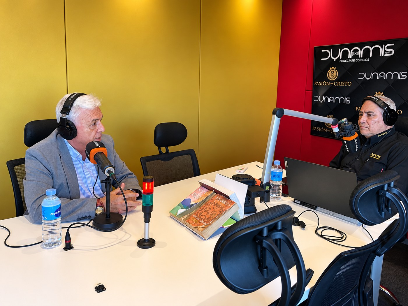 El Pr. Lucho entrevista a Manuel &Aacute;lvarez en El pulso de la vida