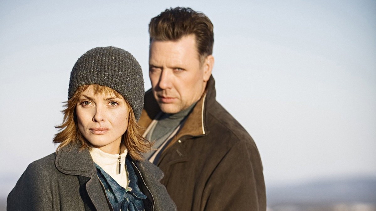Izabella Scorupco y Mikael Persbrandt en «Aurora Boreal» (Solstorm, 2007)