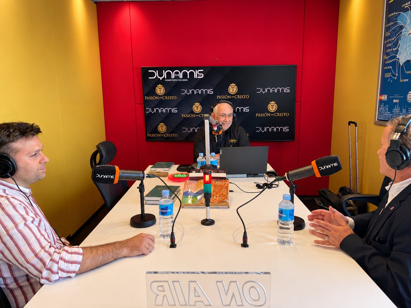 Luis Fajardo y Carlos Villa, de Sociedad Bíblica, entrevistados por el Pr. Lucho en Dynamis Radio