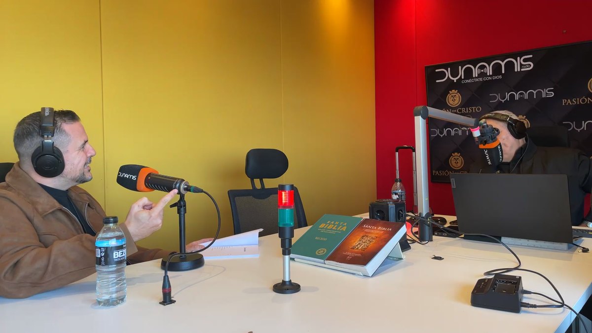 Héctor Escobar explica los capítulos de Reyes sin corona